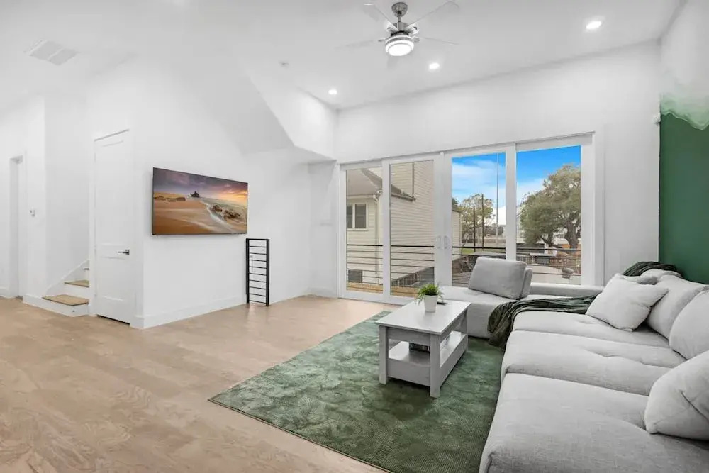 Luxurious 3 Bed3 Bath Near Downtown Houston