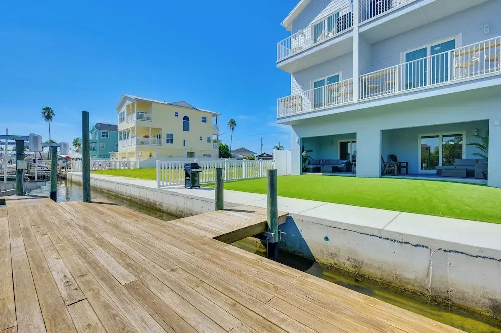 Steps to Dock & Sand! Waterfront Hudson Retreat