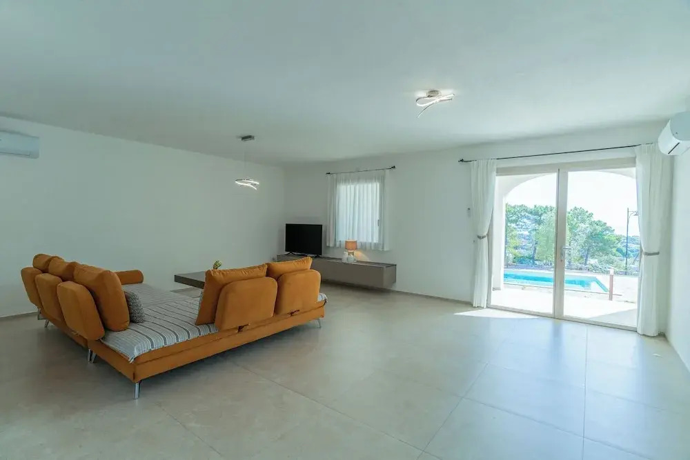 Villa Infinity with Pool by Wonderful Italy