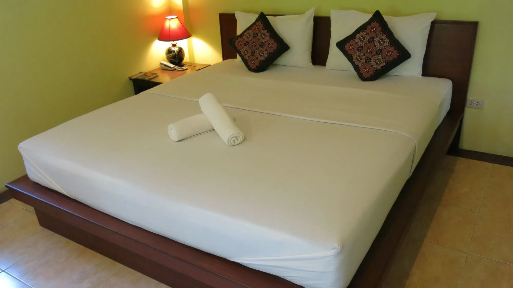 Baan La Poon Hotel