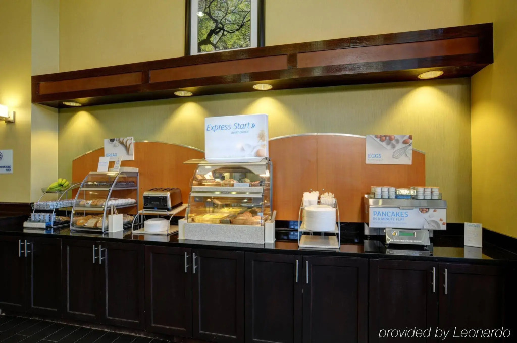 Holiday Inn Express & Suites Midwest City by IHG