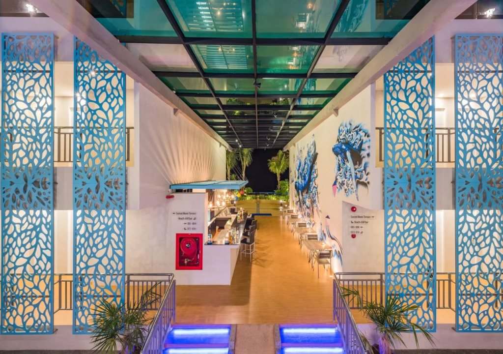Hotel Tide Phuket Beachfront