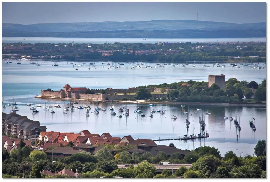 Oliverball Serviced Apartments - Castle View - Port Solent Stunning Waterfront House