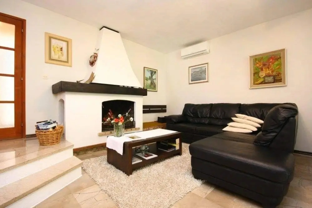 Captivating 3-bedroom Villa in Kanica