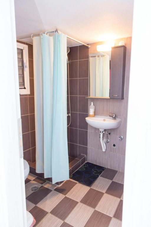 aris apartment