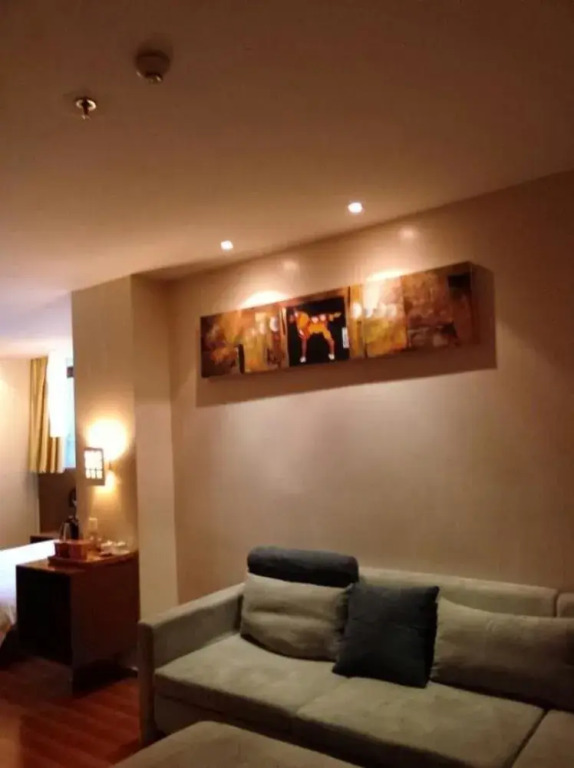 Zhangjiagang Newstay Vogue Hotel