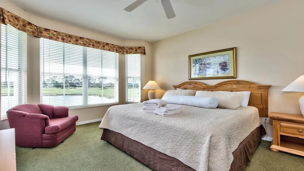 Solterra Vacation Rental: Luxury 3-BR Condo with Lake & Golf Views. Access to Luxury Pool, Hot Tub, and Golf Courses at Lely Resort. Close to Naples Beaches, 5th Avenue S, and Marco Island