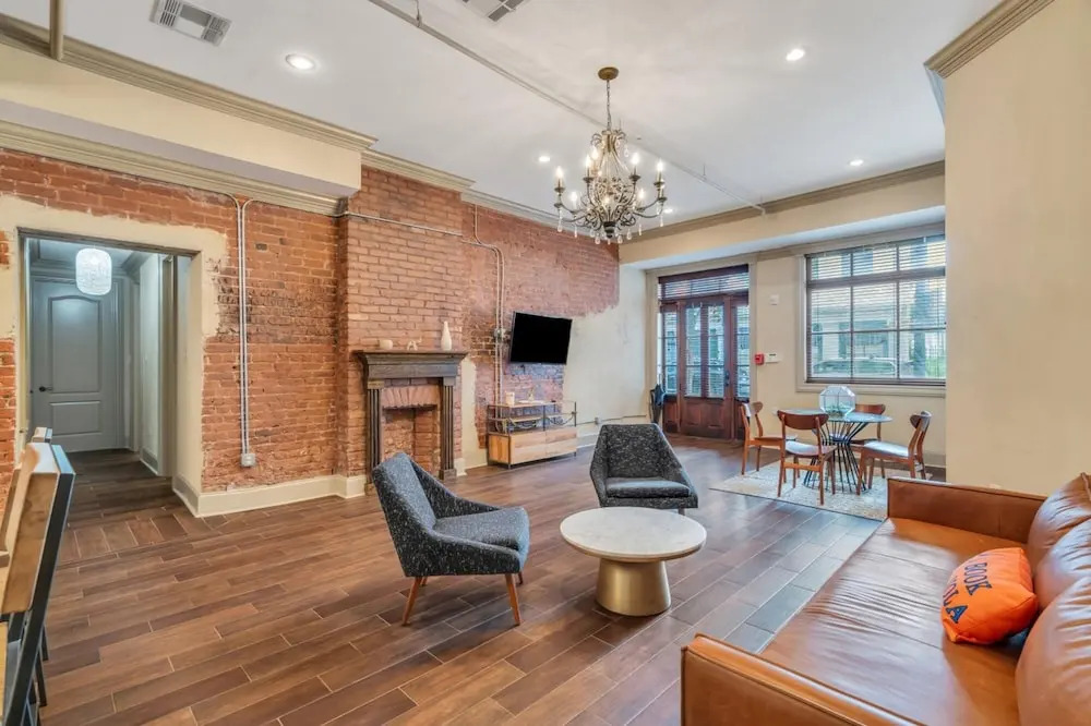 Spacious Sazerac Sanctuary