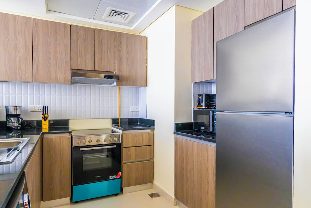 Bloomfields 1BR Canal The View Raha