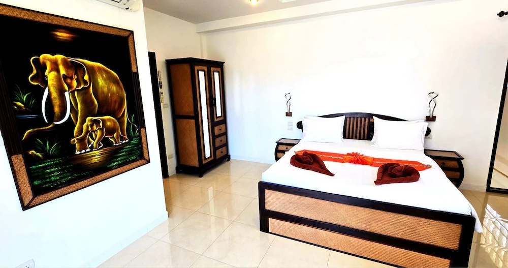 TUCHELAND Luxury Pool Villa Pattaya Walking Street
