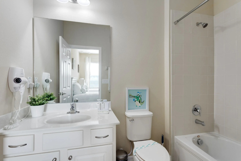 Veranda Home 8br 6 En-suites Lake View Pool SPA