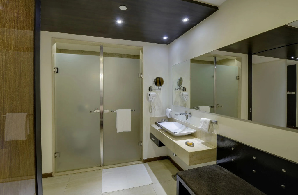 E Hotel