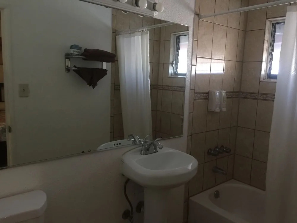 Tradewinds Airport Hotel
