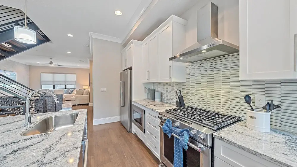 Cityscape Retreat 2 Bedroom Townhouse by RedAwning