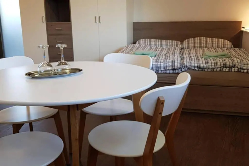 Suite with back garden