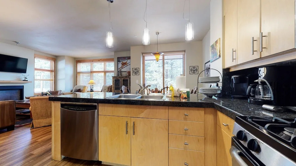 Solstice 11 Amazing Location on Golf Course, Heated Garage, Private Washer Dryer by RedAwning