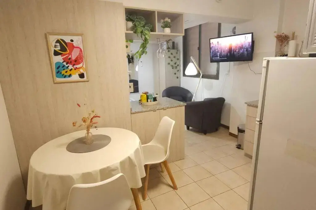 Fresh Studio Apartment near Colon Street in downtown