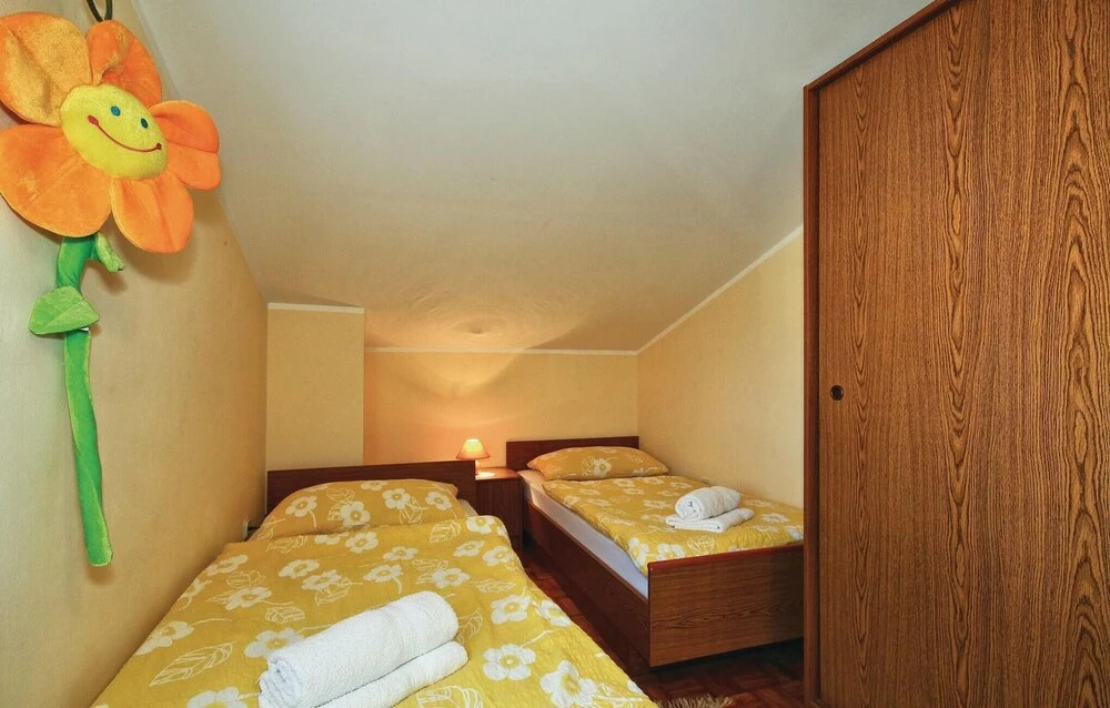 Nice Home in Porec With Wifi and 4 Bedrooms