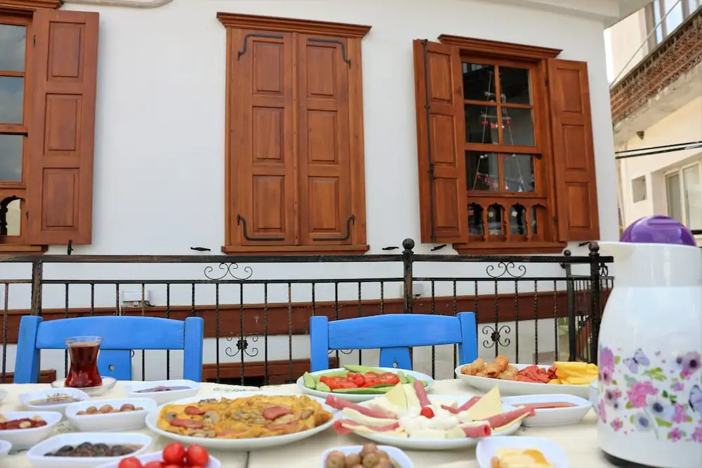 Otel Manolian