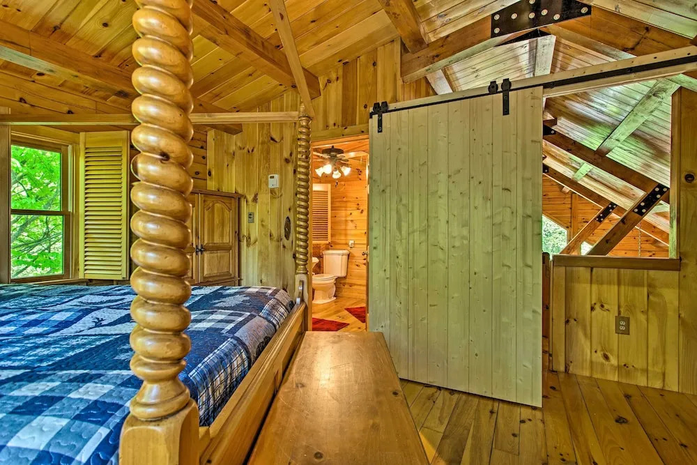 Fire Pit & Hot Tub: Poconos Family Cabin!