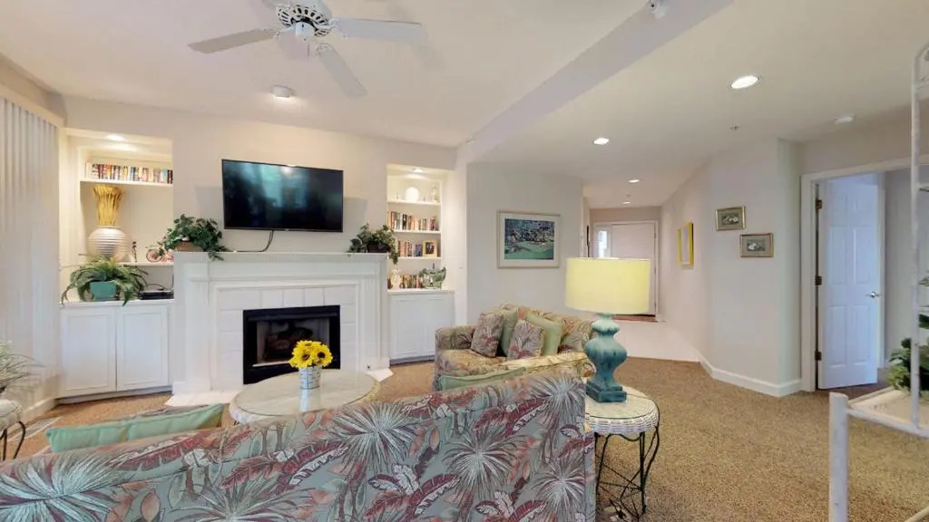 7655 Huntington Villas