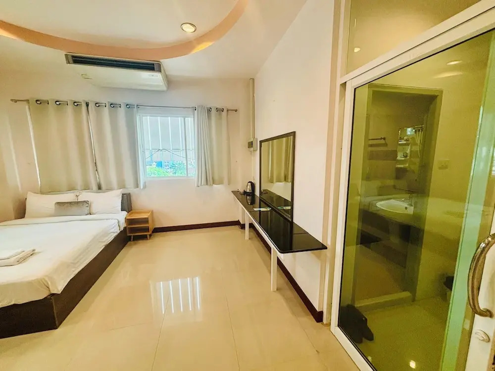 Ree- Riverside hotel
