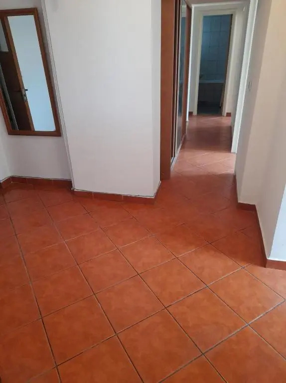 4 Rooms, Spacious downtown apartment in Pitesti