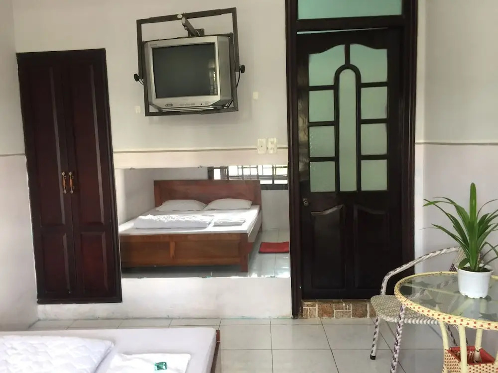 Halo Hostel