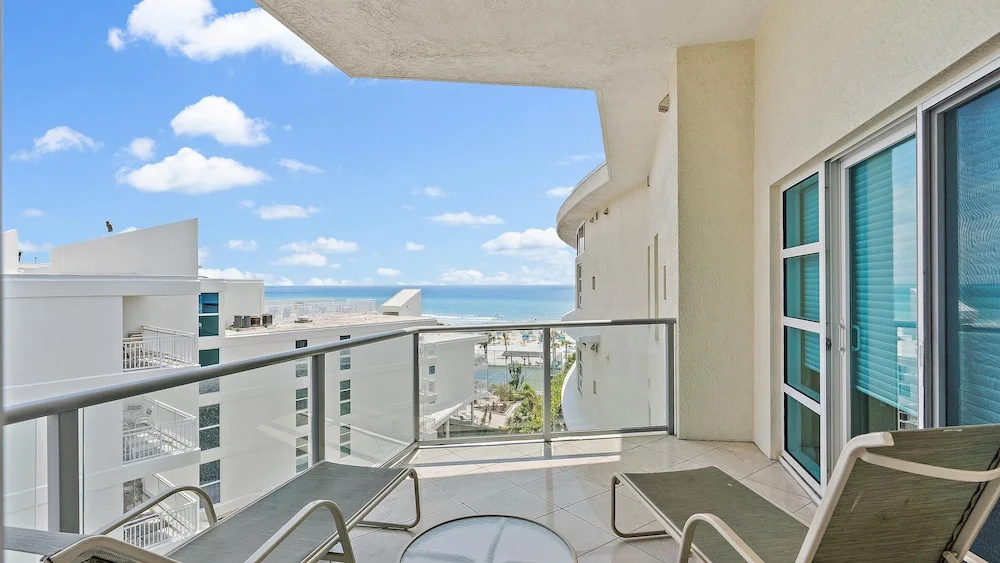 Crescent Siesta Key Charmer 3 Bedroom Condo by RedAwning