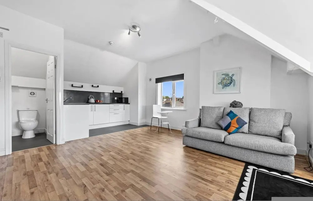 Smart Studio Ensuite Leeds Near City Centre Street Parking