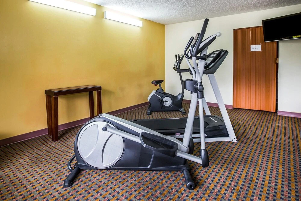 Econo Lodge Inn & Suites