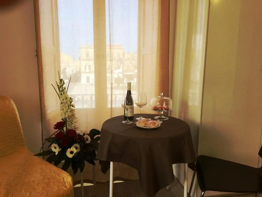 Plaza Rooms