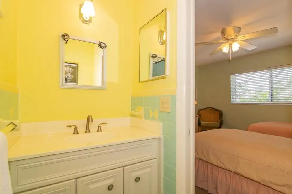 AM Beach Place Unit 4