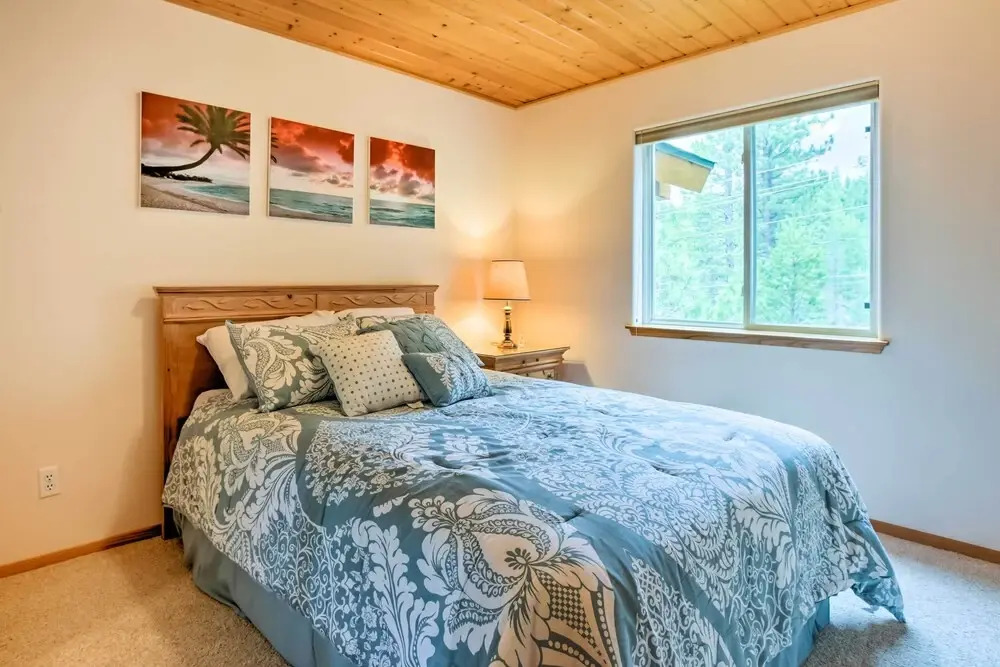 Hot Tub Access, Near Skiing: Tahoe Donner Cabin