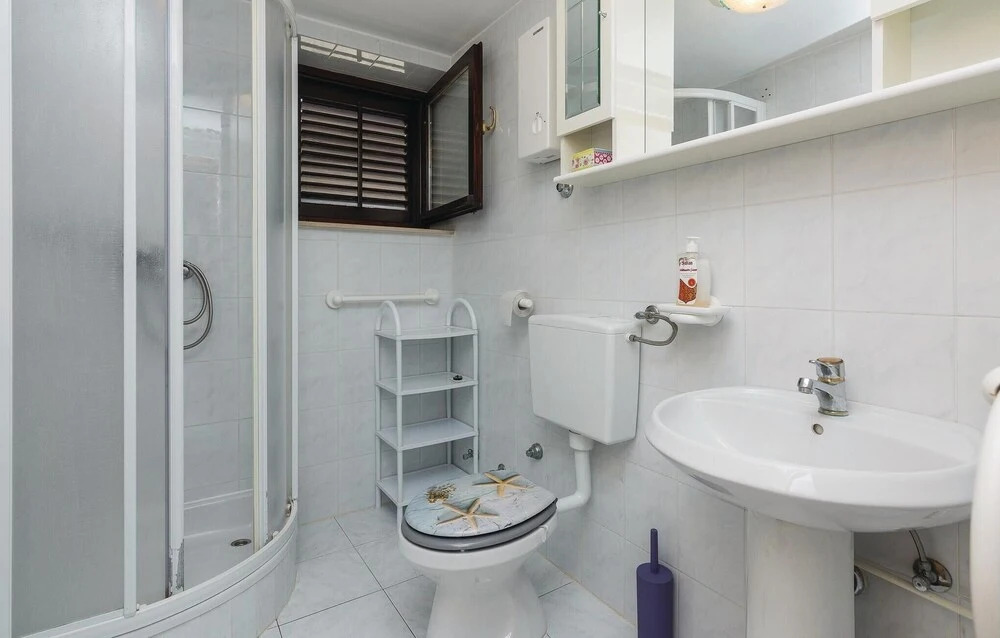 Amazing Home in Rtina With Wifi and 4 Bedrooms