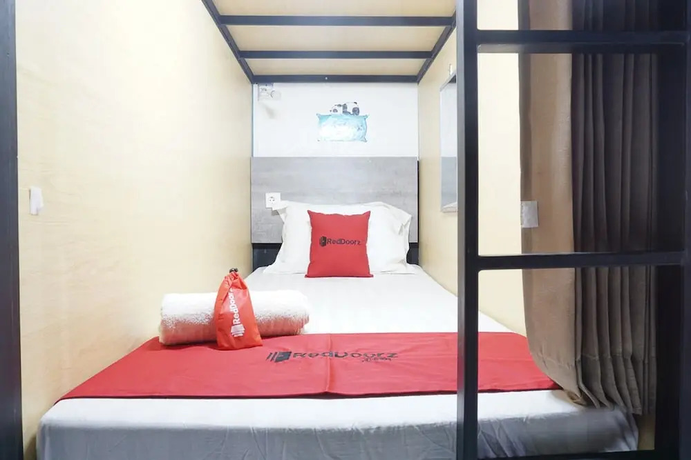 RedDoorz Hostel @ Borobudur Street