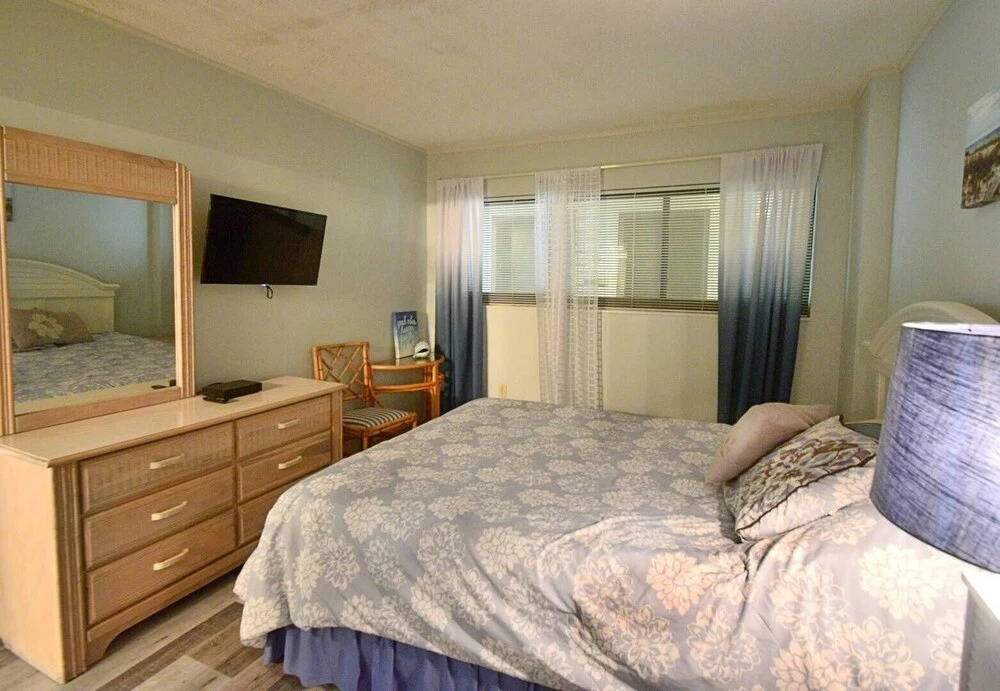Shoreham Towers I 6c 3 Bedroom Condo by RedAwning, North Myrtle Beach