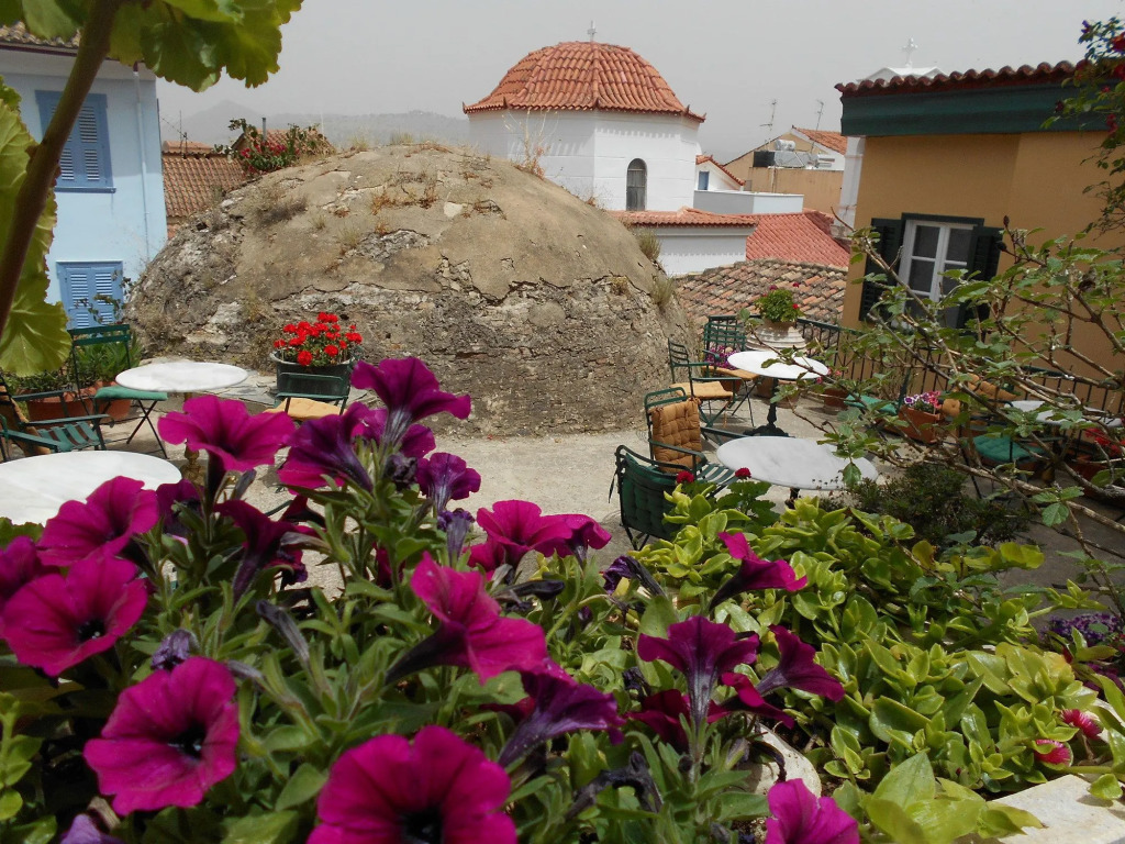 Byron Traditional Hotel