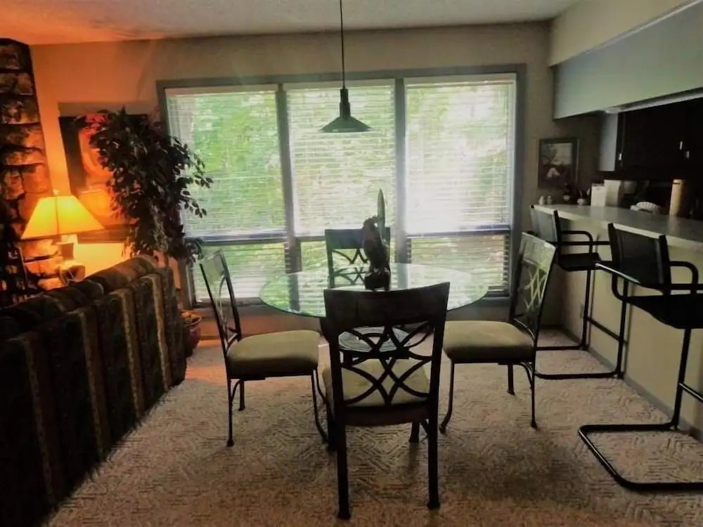 Forest view two bedroom, two bath condo on Lake Ouachita, steps away from pool and spa. by RedAwning