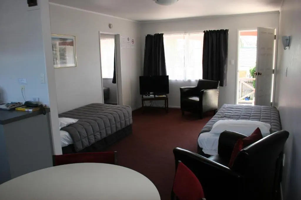 Burgundy Rose Motel