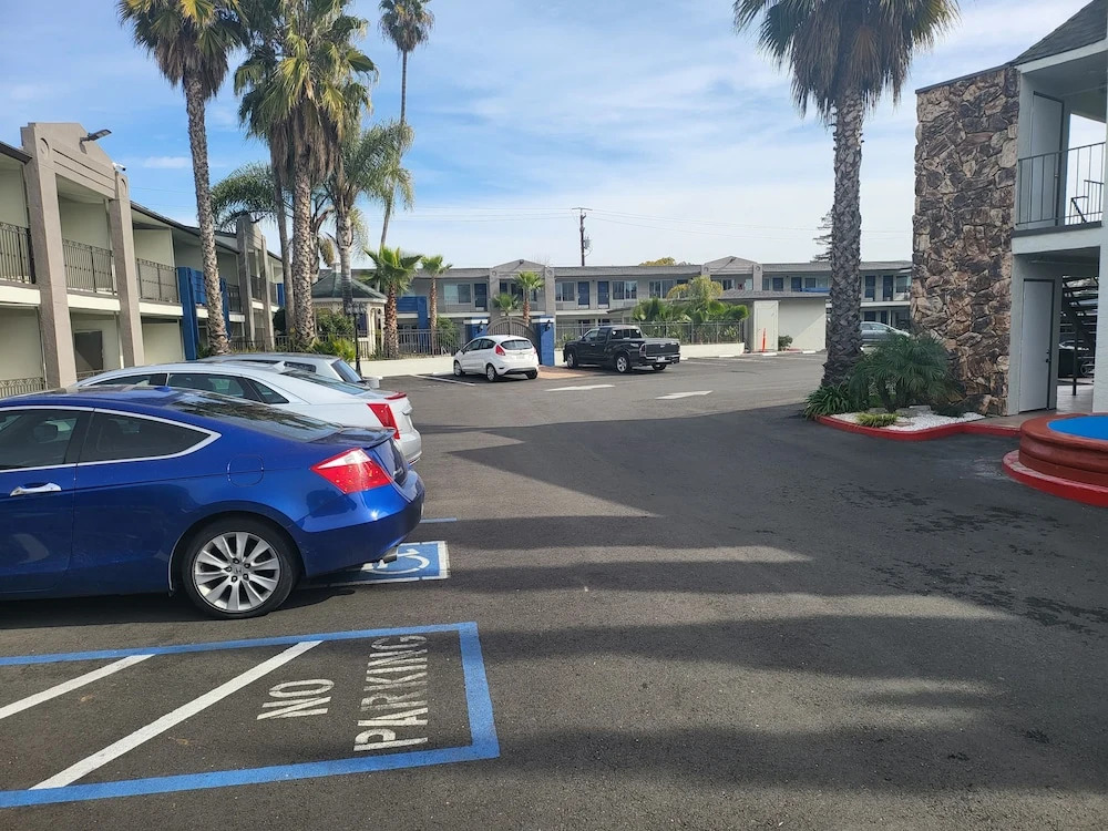 Vallejo Inn & Suites