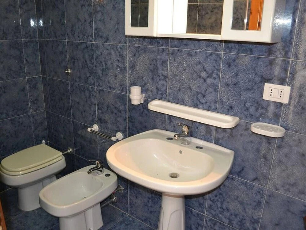 Cosy Apartment Near The Beach With Patio; Pets Allowed; Parking Available
