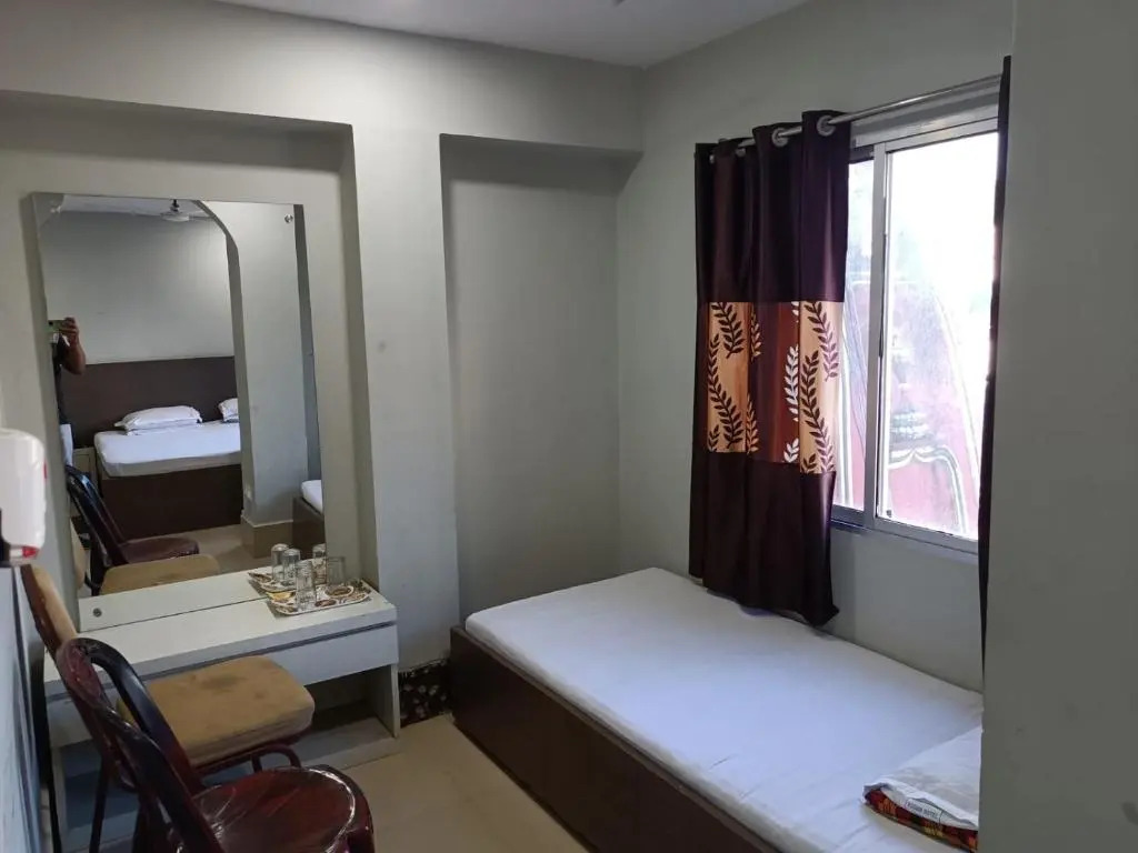 Kusum Hotel And Restaurant