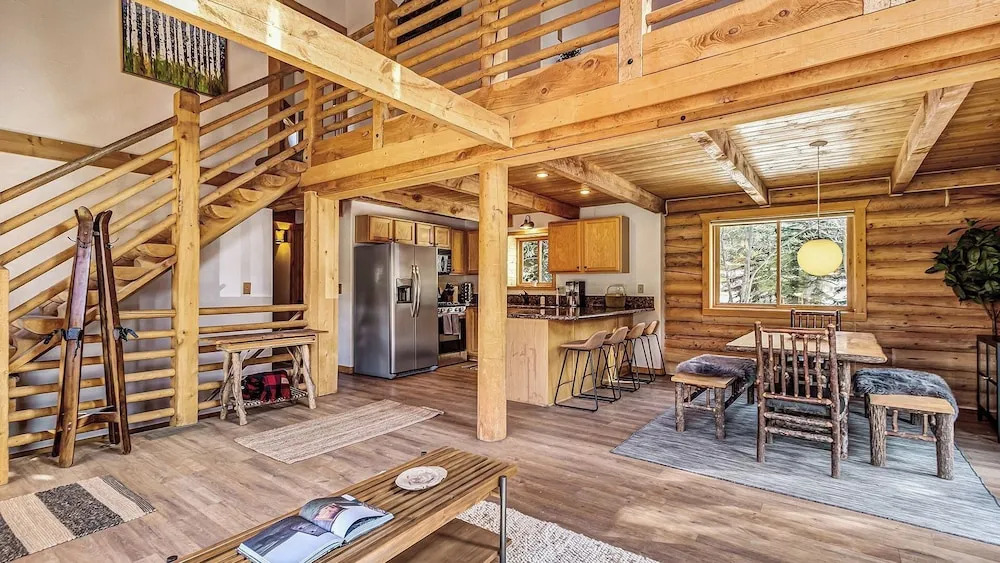 Blue River Hideaway by Avantstay Log Cabin + Hot Tub + Firepit + Deck Mountain Views + Deck Near Quandary 14er + Trailheads + Alpine Lakes