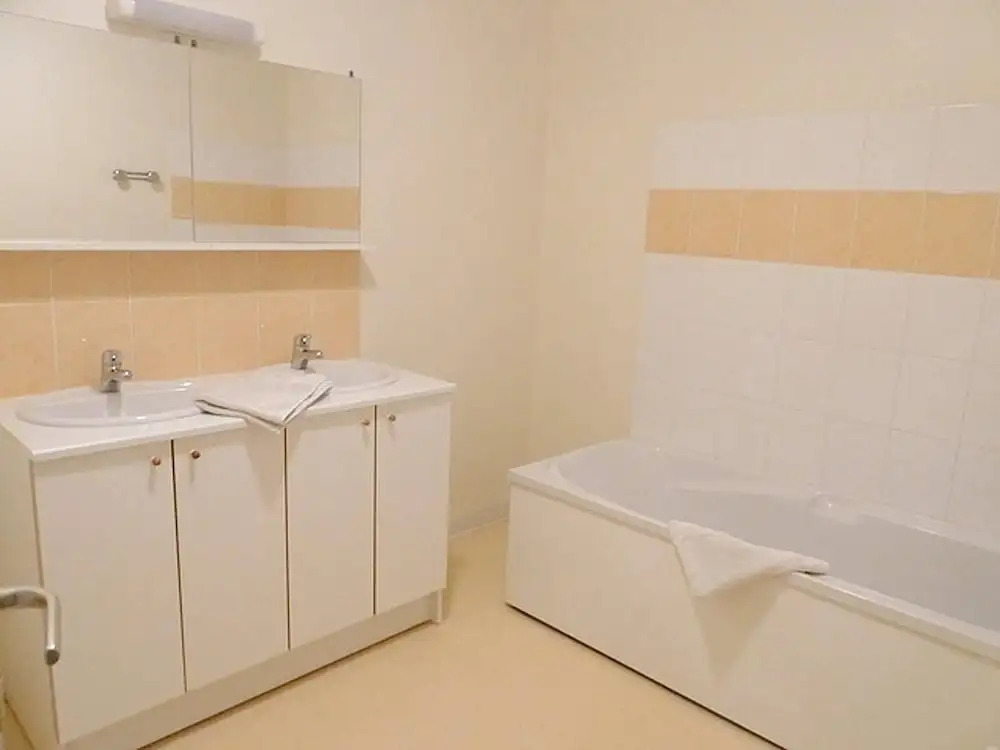 House With 4 Bedrooms in Saint-vincent-la-châtre, With Pool Access, Fu
