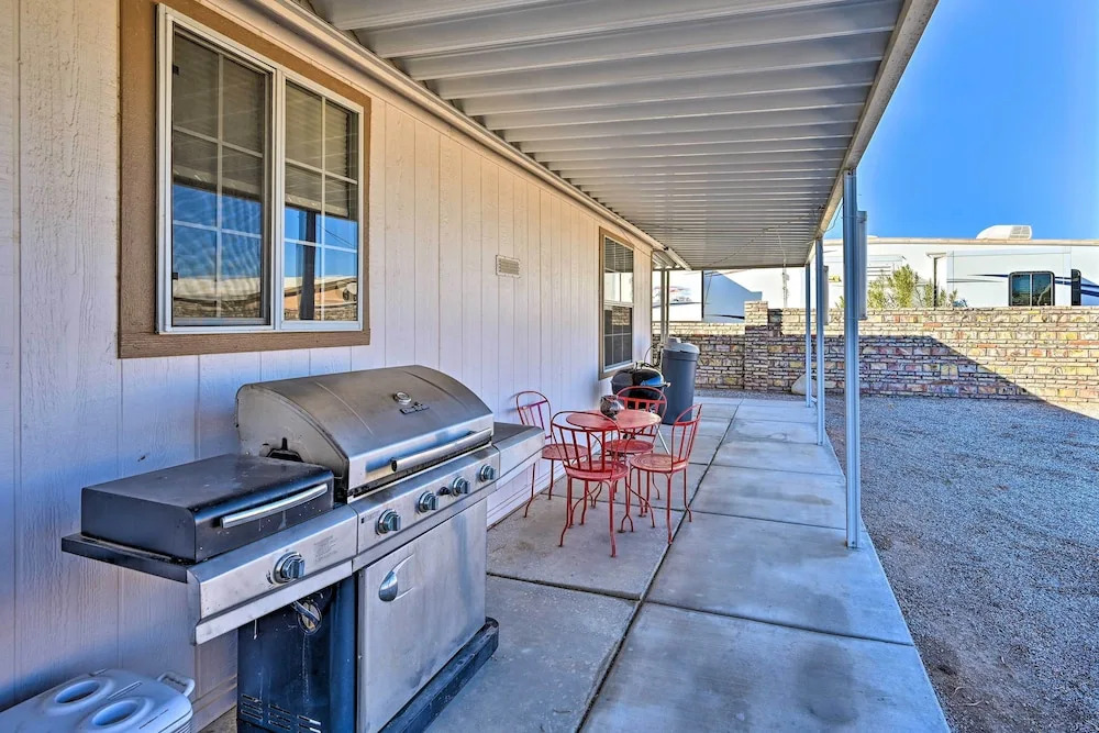 Yuma Vacation Rental w/ Yard & Grills