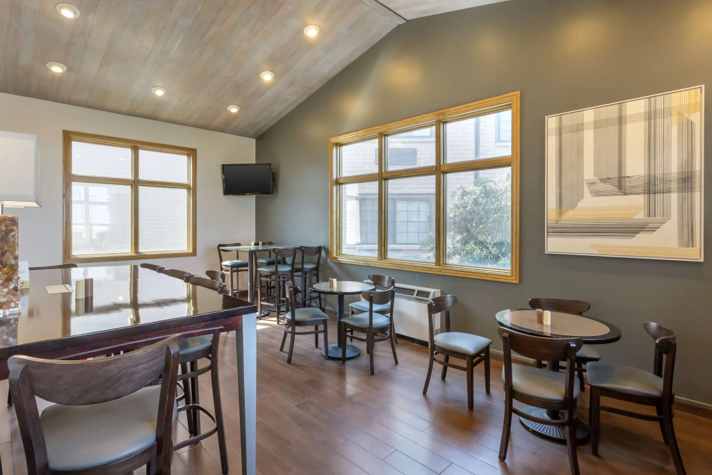 Best Western PLUS Cotton Tree Inn