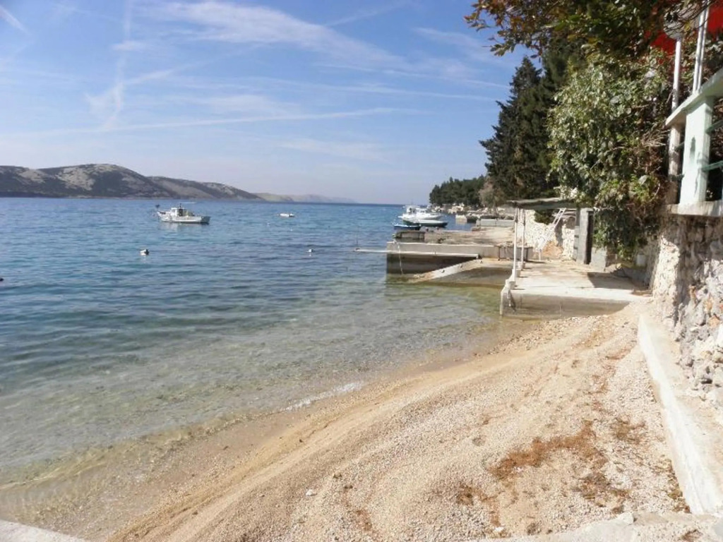 Margit - by the sea - A2(4+2)