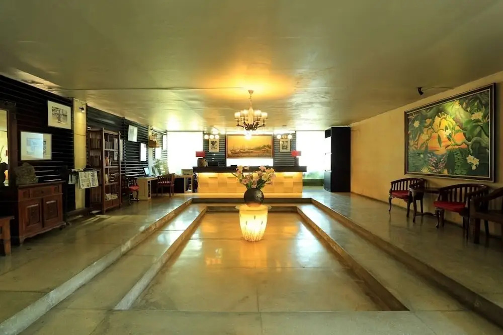 RedDoorz Plus near Kuta Square