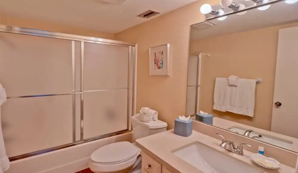 Embassy 202 2 Bedroom Condo by Redawning